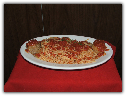 Spaghettini Polpettine with meatballs and tomato sauce.